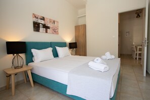 3 bedrooms, in-room safe, iron/ironing board, free WiFi