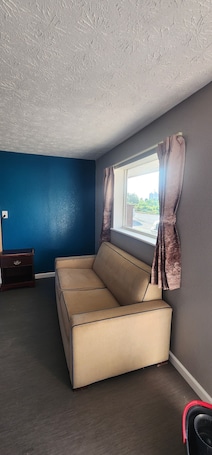 Single Room | Free WiFi