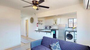 Smart TV - Stylishly Renovated Downtown w/King & Washer/Dryer (Albuquerque)