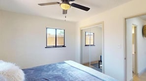 1 chambre, fer et planche à repasser, Wi-Fi gratuit, draps fournis