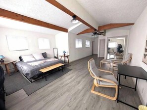 1 chambre, fer et planche à repasser, lit parapluie, Wi-Fi gratuit