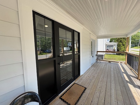 Terrace/patio. Cozy 2-Bed Apartment in Town