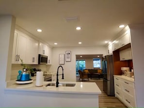 Micro-ondas, fogão, cooktop, lava-louças