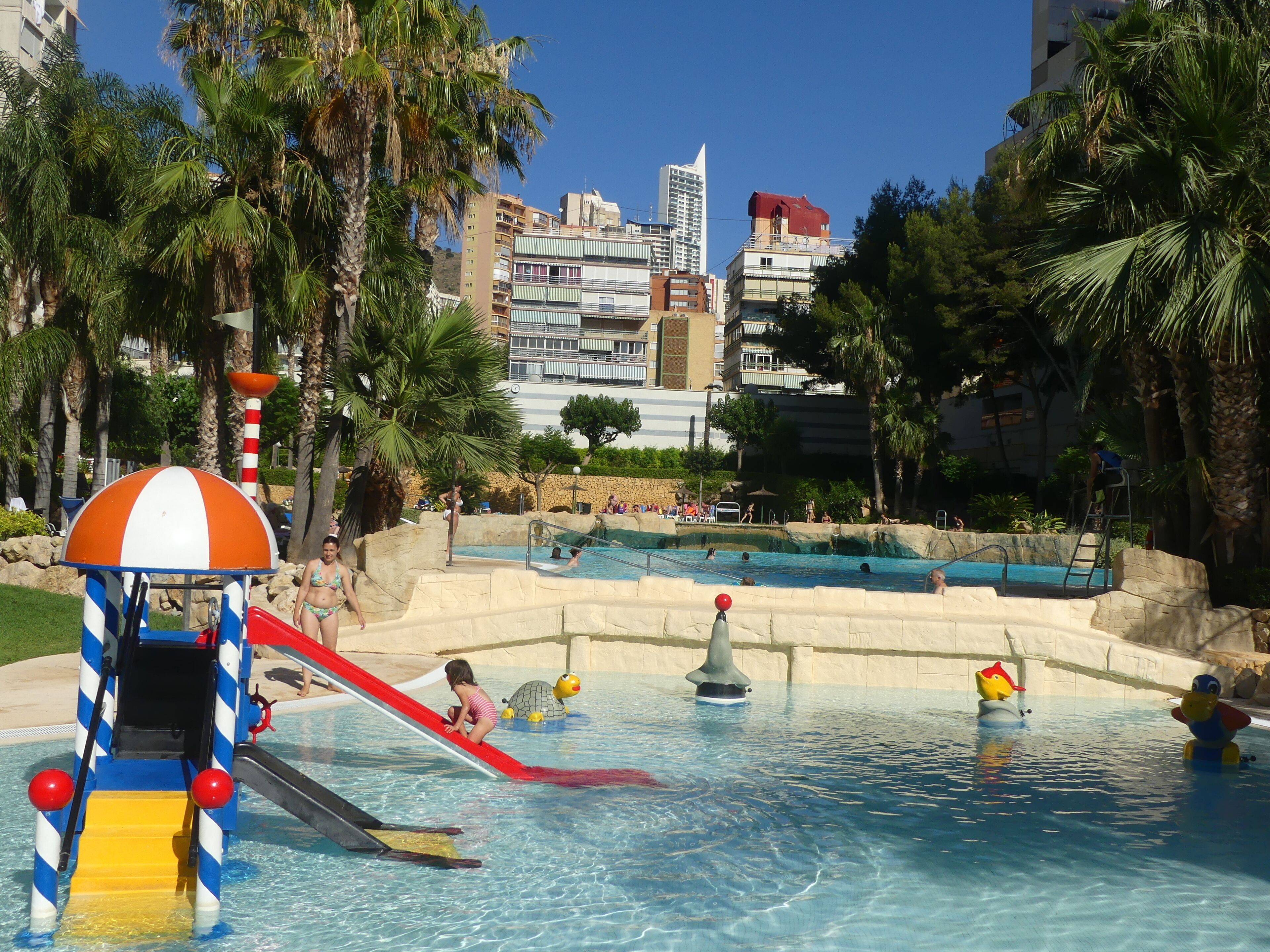 Piscina interna, piscina externa sazonal