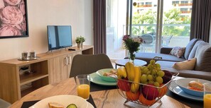 Apartamento, sacada, vista para a piscina | Wi-Fi de cortesia, roupa de cama