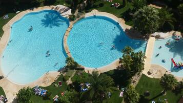 Piscine couverte, piscine extérieure (ouverte en saison)