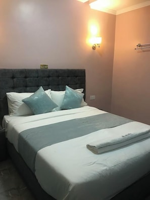 Single Room | Free WiFi, bed sheets