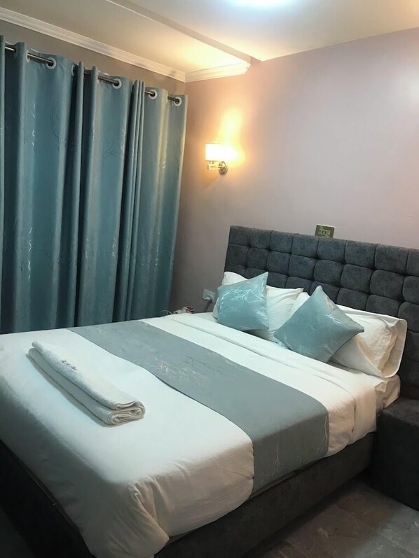 Free WiFi, bed sheets