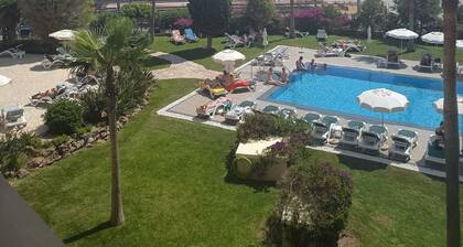 https://www.vilagale.com/pt/hoteis/algarve/vila-gale-ampalius from August 2nd to 9th