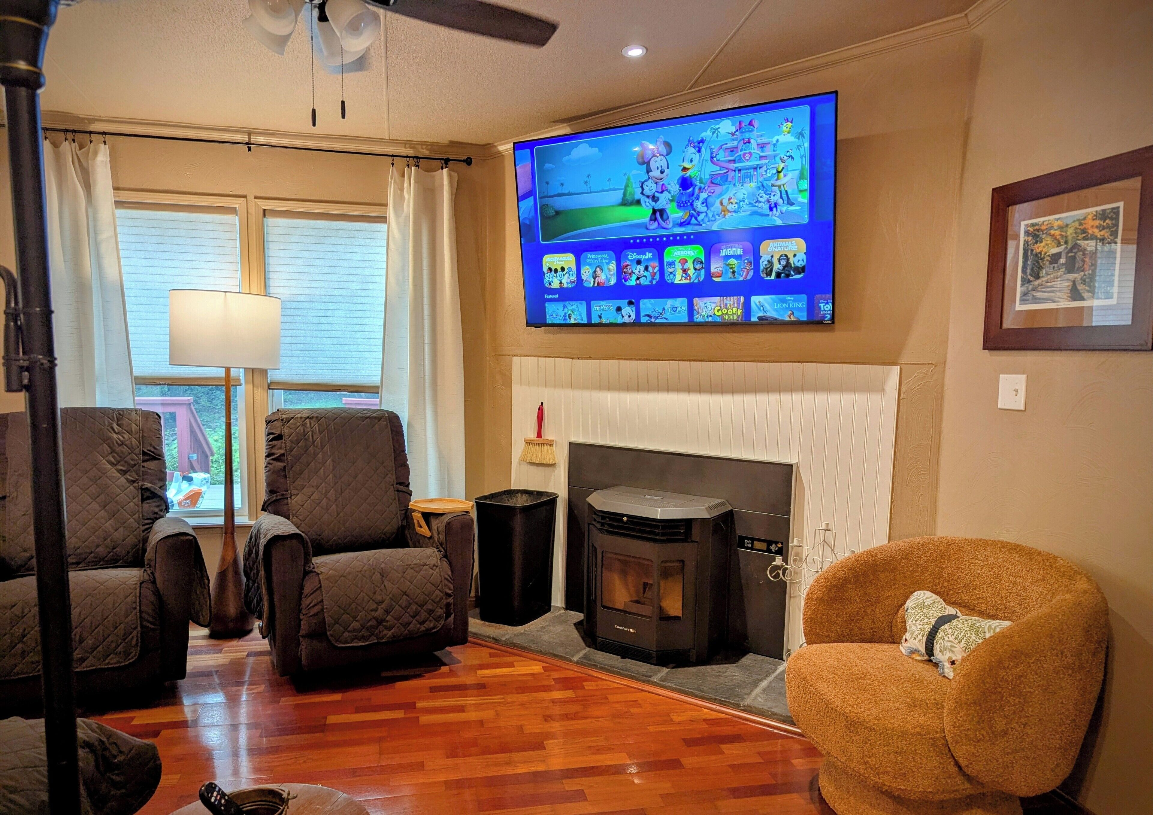 Smart TV, fireplace