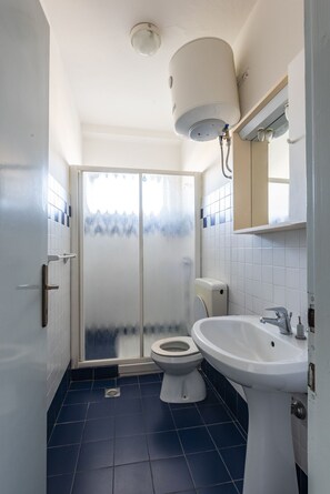 Apartamento, 2 quartos, sacada, vista para o oceano | Banheiro
