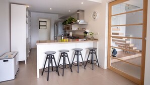 Fridge, oven, dishwasher, toaster