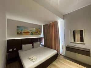 2 habitaciones, tabla de planchar con plancha, wifi y ropa de cama 