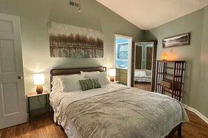 2 chambres, fer et planche à repasser, Wi-Fi, draps fournis