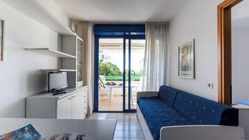 Apartment, 1 Bedroom, Balcony | Living room