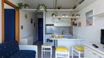 Apartment, 1 Bedroom, Balcony | Living room