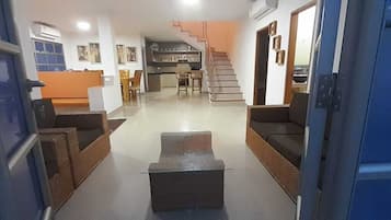 Family Cabin | Living room