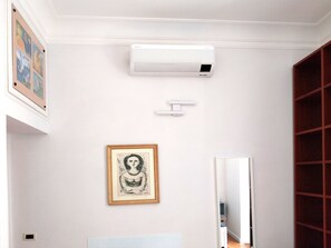 Iron/ironing board, free WiFi