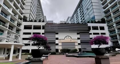 Lake City View Palazio Residn 3Br 2Free by Natol