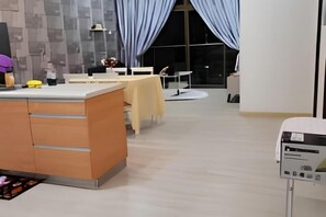 Iron/ironing board - Mount austin Lake City view palazio by Natol (Johor Bahru)