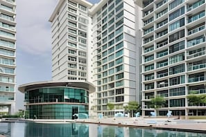 Unclassified image, 5 of 12, button - Mount austin Lake City view palazio by Natol (Johor Bahru)