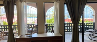 2 Bedroom Schooner Bay Condo with Pools, AC, Generator & Close to the Beach