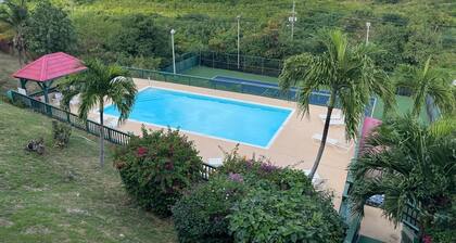 2 Bedroom Schooner Bay Condo with Pools, AC, Generator & Close to the Beach
