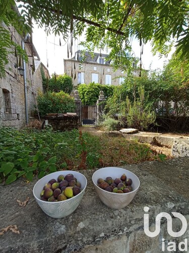 LA MAISON DE FAMILLE.
Grande maison XIXe à 3mn du GOUFFRE DE PADIRAC. (10 pers.)