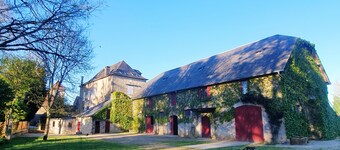 THE FAMILY HOME. Large 19th-century house 3 minutes from GOUFFRE DE PADIRAC (sleeps 10)