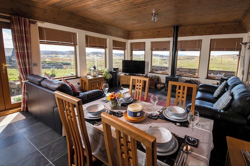 Cosy, pet friendly cottage on the Atlantic west coast of the Isle of Lewis