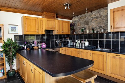 Cosy, pet friendly cottage on the Atlantic west coast of the Isle of Lewis