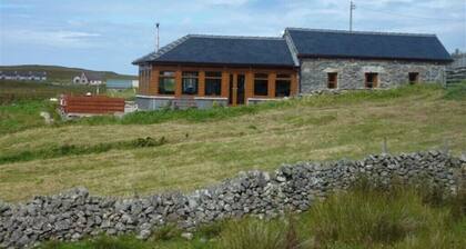Cosy, pet friendly cottage on the Atlantic west coast of the Isle of Lewis