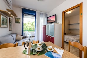 Appartement, 1 chambre, balcon | Salle de séjour