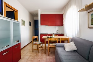 Appartement, 1 chambre, balcon | Salle de séjour