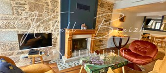 Listed 17th century town house in the heart of the historic center