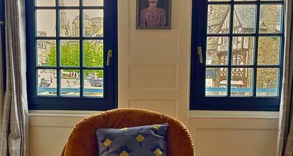 Listed 17th century town house in the heart of the historic center