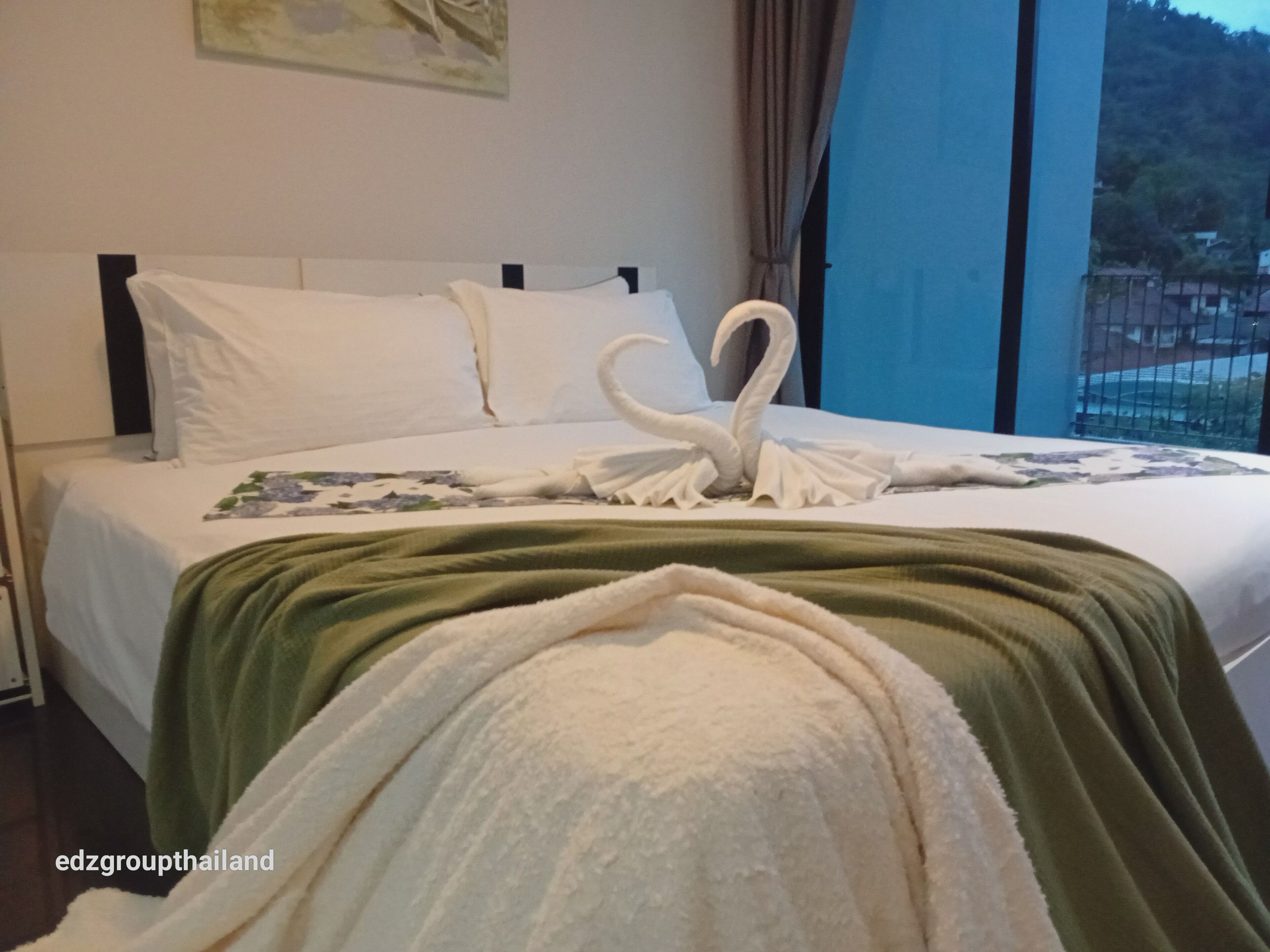 3 chambres, fer et planche à repasser, Wi-Fi, draps fournis