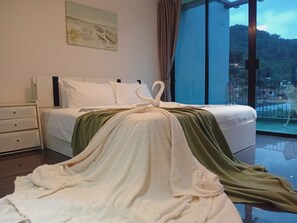 3 bedrooms, iron/ironing board, WiFi, bed sheets