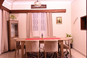 Dining - 3-bedroom bungalow in charming Kampala with WiFi & accessible to many amenities (Kampala)