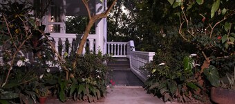 3-bedroom bungalow in charming Kampala with WiFi & accessible to many amenities