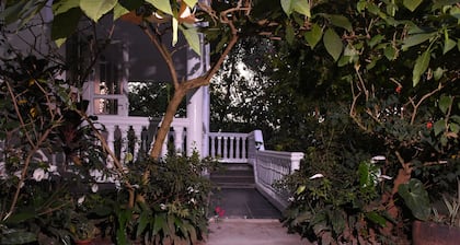 3-bedroom bungalow in charming Kampala with WiFi & accessible to many amenities