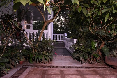 3-bedroom bungalow in charming Kampala with WiFi & accessible to many amenities