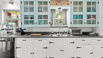 Micro-ondes, four, plaque de cuisson, lave-vaisselle