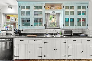 Mikrobølgeovn, ovn, kogeplade, opvaskemaskine