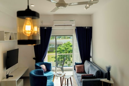 リビング エリア. Santorini 2-BR Resort apartment Between Negombo Beach and International Airport