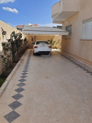 Property grounds - A pleasant ground floor 5 minutes' walk from the beach (Hergla)