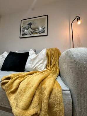 2 dormitorios, escritorio, tabla de planchar con plancha y wifi