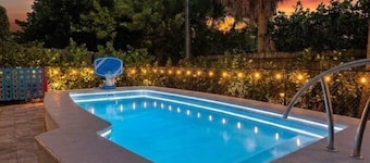 Movie Theater, Heated Pool, & Sauna - Luxe 4BR