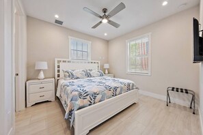 4 bedrooms, desk, free WiFi, bed sheets