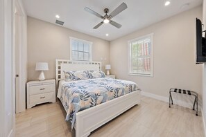 4 bedrooms, in-room safe, desk, iron/ironing board